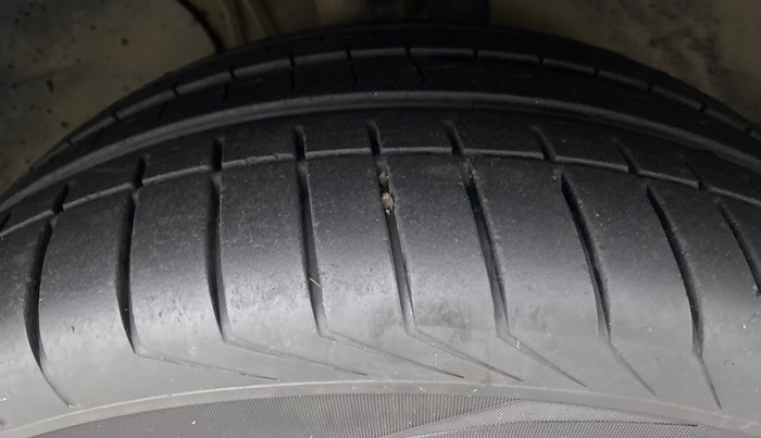2016 Skoda Octavia 1.8 TSI STYLE PLUS AT, Petrol, Automatic, 59,671 km, Right Front Tyre Tread