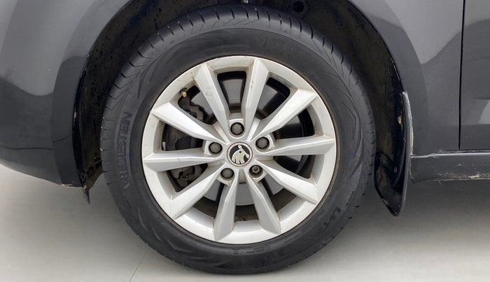 2016 Skoda Octavia 1.8 TSI STYLE PLUS AT, Petrol, Automatic, 59,671 km, Left Front Wheel