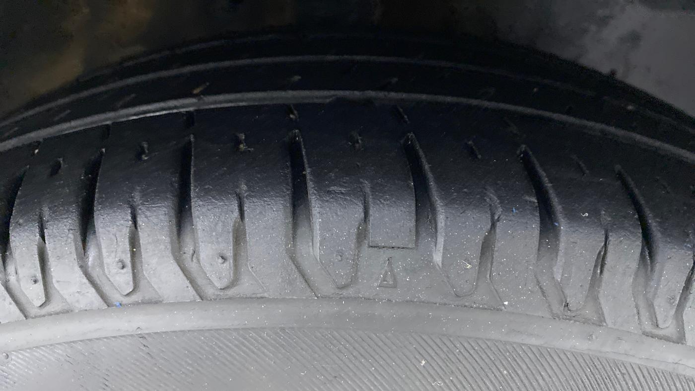 2018 Hyundai Eon MAGNA PLUS OPTIONAL, Petrol, Manual, 78,988 km, Right Front Tyre Tread