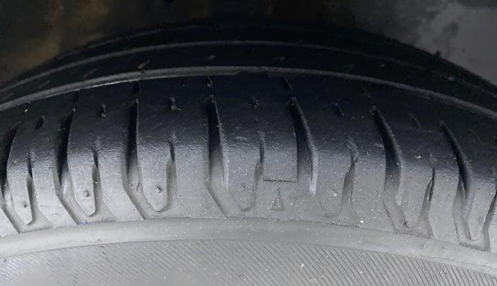 2018 Hyundai Eon MAGNA PLUS OPTIONAL, Petrol, Manual, 78,988 km, Right Front Tyre Tread