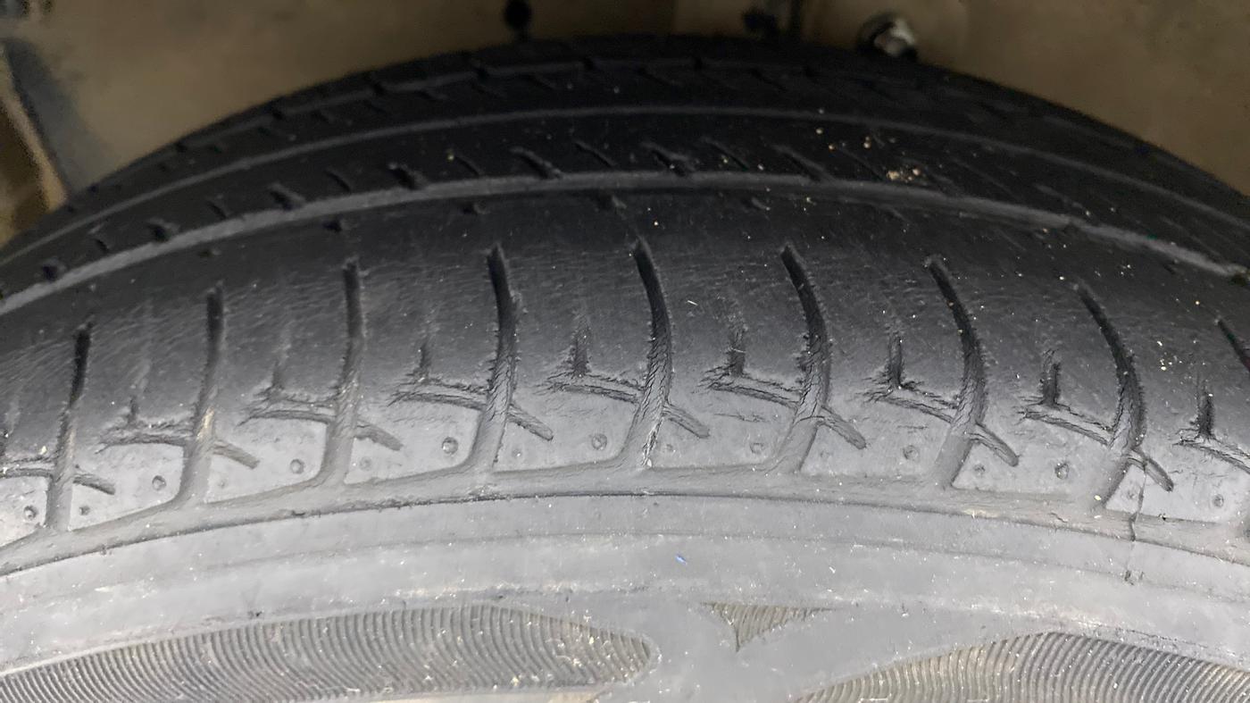 2018 Maruti Celerio VXI AMT (O), Petrol, Automatic, 33,769 km, Left Front Tyre Tread