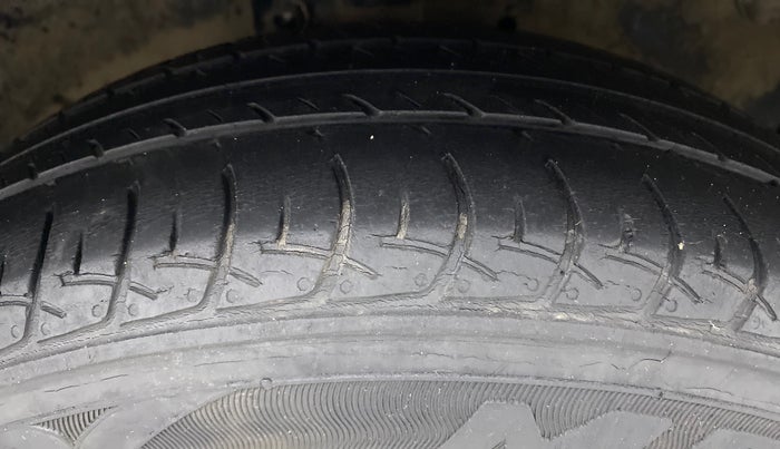 2018 Maruti Celerio VXI AMT (O), Petrol, Automatic, 33,769 km, Right Front Tyre Tread
