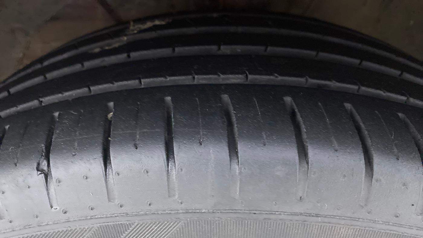 2019 Toyota Glanza V CVT, Petrol, Automatic, 32,624 km, Left Front Tyre Tread