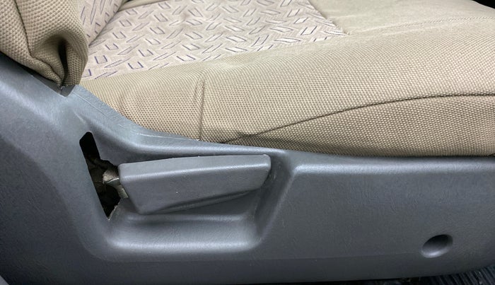 2009 Maruti Alto LXI, Petrol, Manual, 32,394 km, Driver Side Adjustment Panel