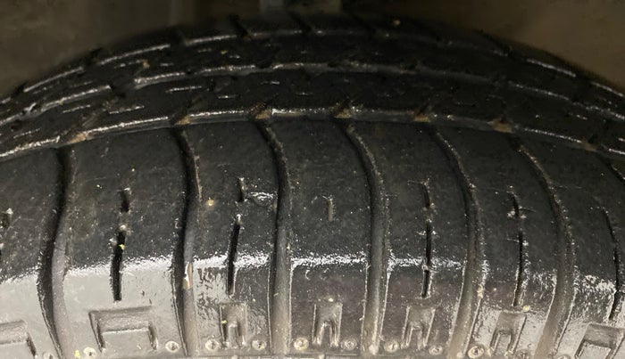 2009 Maruti Alto LXI, Petrol, Manual, 32,394 km, Right Front Tyre Tread