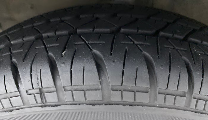 2011 Toyota Etios G, Petrol, Manual, 43,763 km, Left Front Tyre Tread