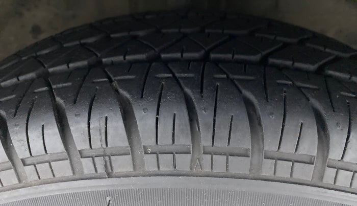 2011 Toyota Etios G, Petrol, Manual, 43,763 km, Right Front Tyre Tread