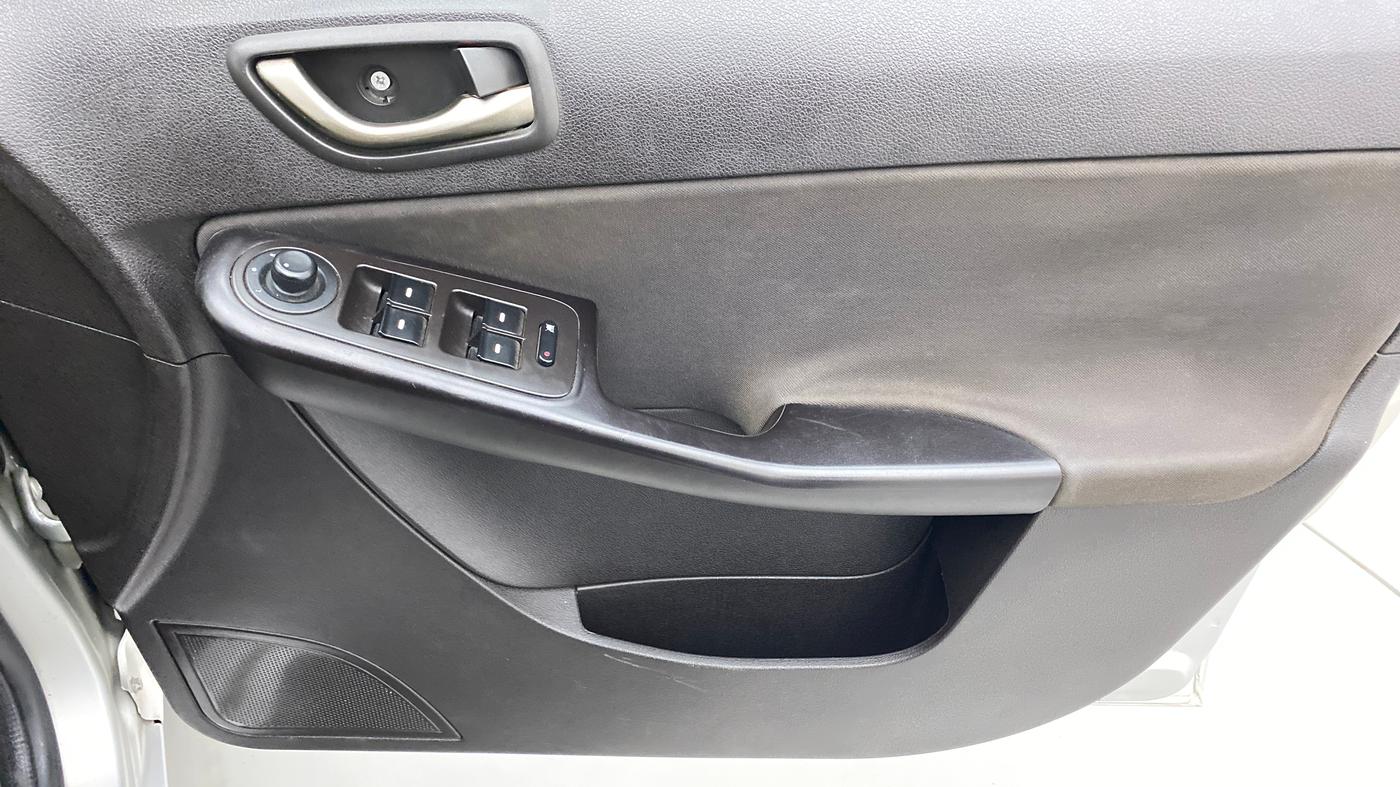 2015 Tata Zest XT RT, Petrol, Manual, 48,207 km, Driver Side Door Panels Control