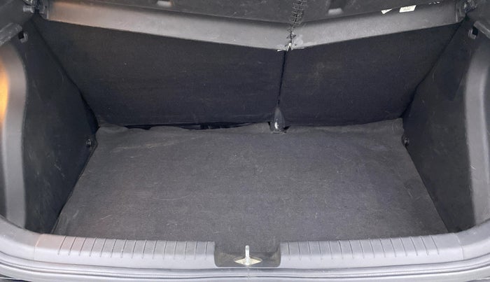 2015 Hyundai i20 Active 1.2 SX, Petrol, Manual, 69,649 km, Boot Inside