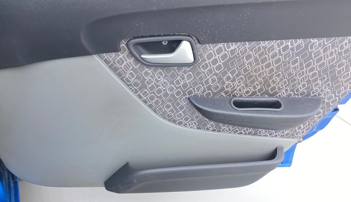 2017 Maruti Alto 800 LXI, Petrol, Manual, 75,321 km, Driver Side Door Panels Control