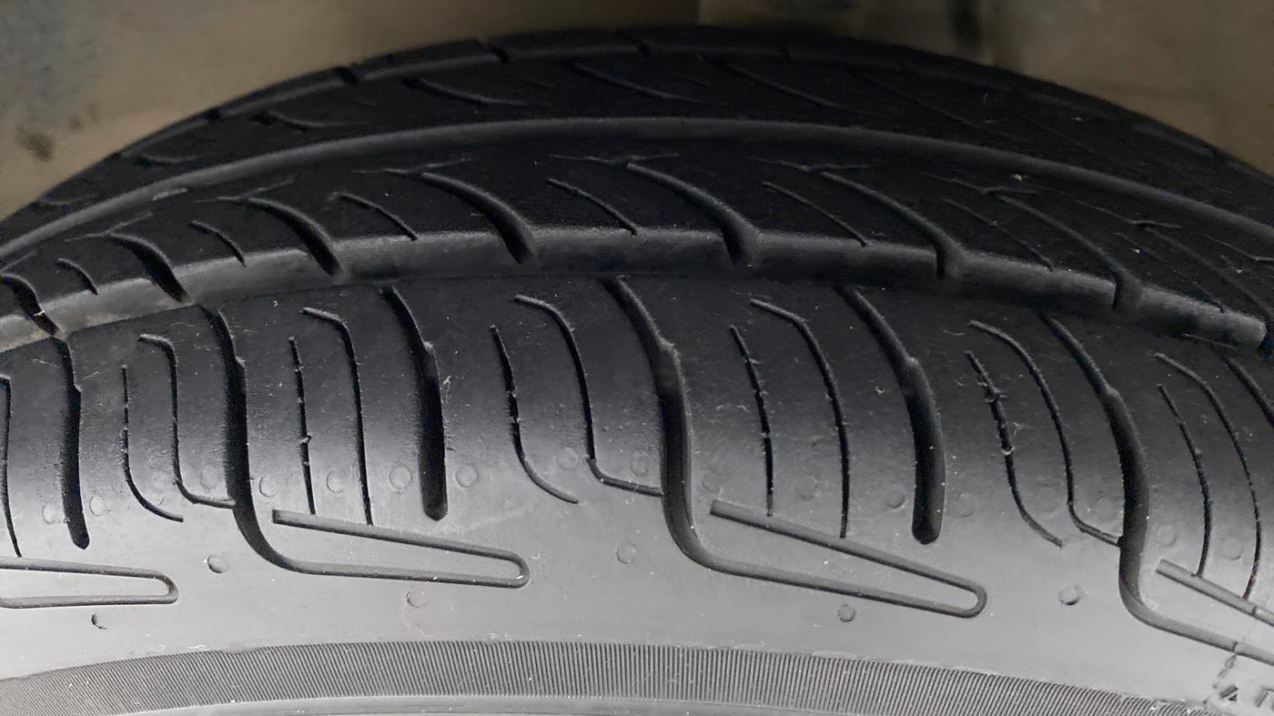 2017 Maruti Alto 800 LXI, Petrol, Manual, 75,321 km, Left Front Tyre Tread