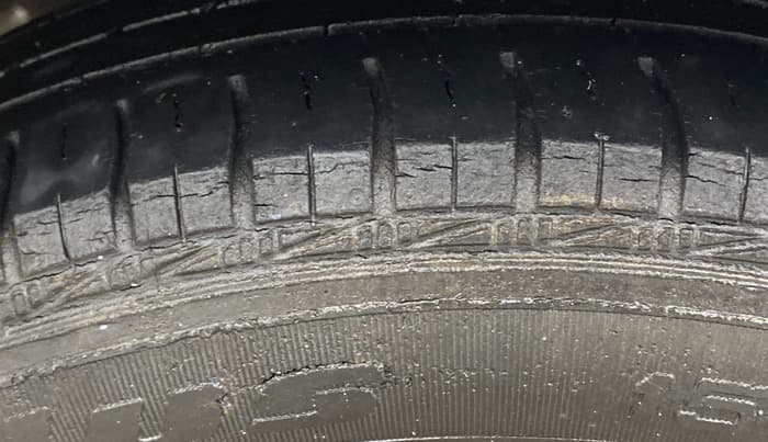 2018 Hyundai Eon ERA +, Petrol, Manual, 43,354 km, Left Rear Tyre Tread