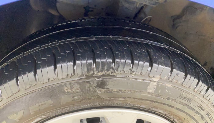 2016 Hyundai Elite i20 SPORTZ 1.4 CRDI, Diesel, Manual, 1,44,531 km, Left Front Tyre Tread