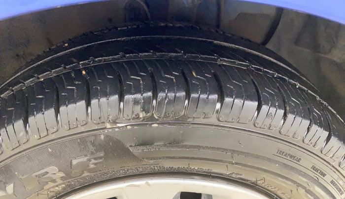 2016 Hyundai Elite i20 SPORTZ 1.4 CRDI, Diesel, Manual, 1,44,531 km, Right Front Tyre Tread