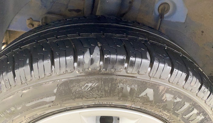 2016 Hyundai Elite i20 SPORTZ 1.4 CRDI, Diesel, Manual, 1,44,531 km, Right Rear Tyre Tread