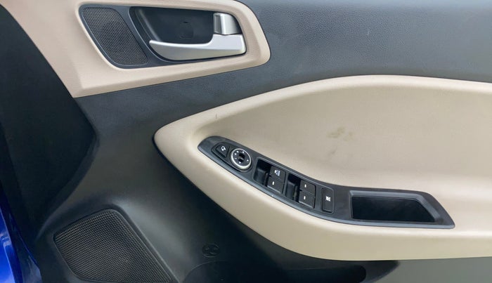 2016 Hyundai Elite i20 SPORTZ 1.4 CRDI, Diesel, Manual, 1,44,531 km, Driver Side Door Panels Control