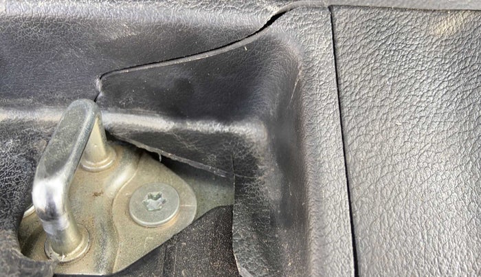 2020 Maruti S Cross ALPHA 1.5, Petrol, Manual, 34,624 km, Dicky (Boot door) - Trim lock has minor damage