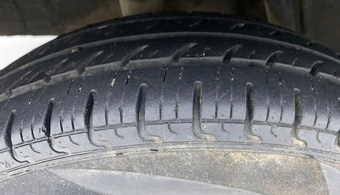2018 Renault Kwid RXT 1.0 EASY-R AT OPTION, Petrol, Automatic, 28,355 km, Right Rear Tyre Tread