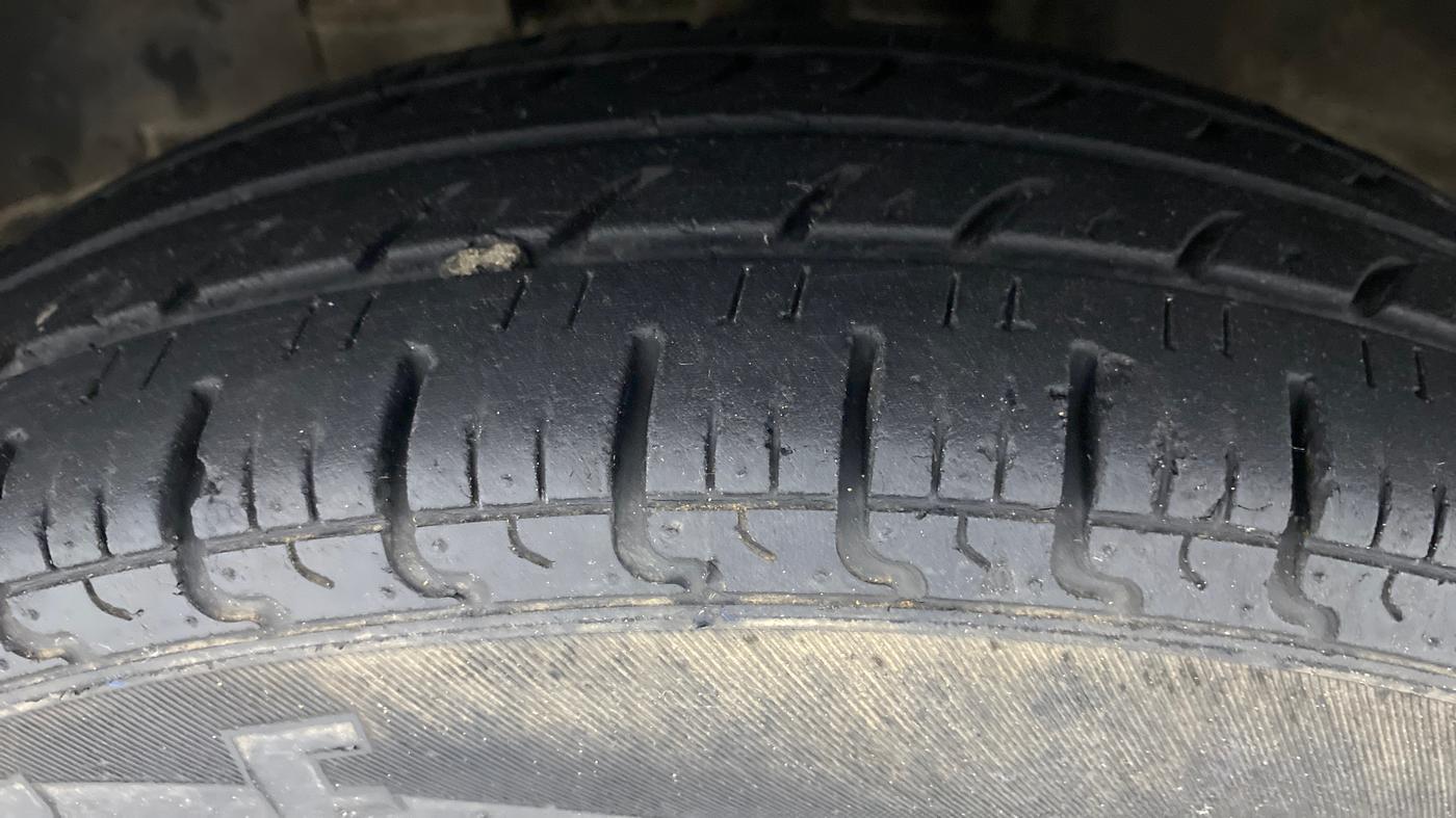 2018 Renault Kwid RXT 1.0 EASY-R AT OPTION, Petrol, Automatic, 28,355 km, Left Front Tyre Tread