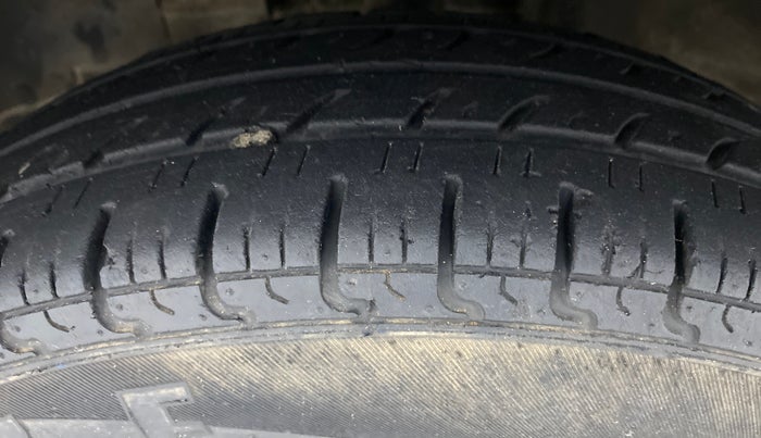 2018 Renault Kwid RXT 1.0 EASY-R AT OPTION, Petrol, Automatic, 28,355 km, Left Front Tyre Tread