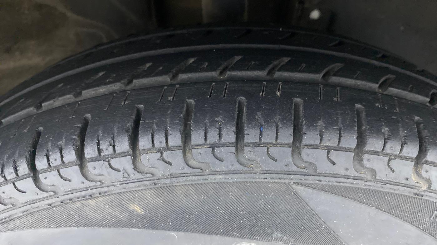 2018 Renault Kwid RXT 1.0 EASY-R AT OPTION, Petrol, Automatic, 28,355 km, Right Front Tyre Tread