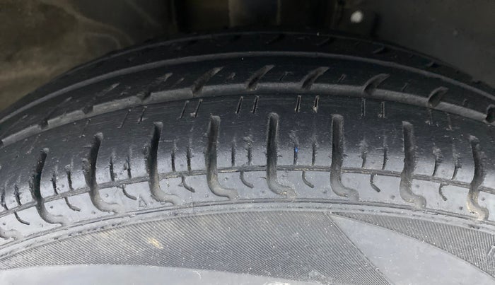 2018 Renault Kwid RXT 1.0 EASY-R AT OPTION, Petrol, Automatic, 28,355 km, Right Front Tyre Tread