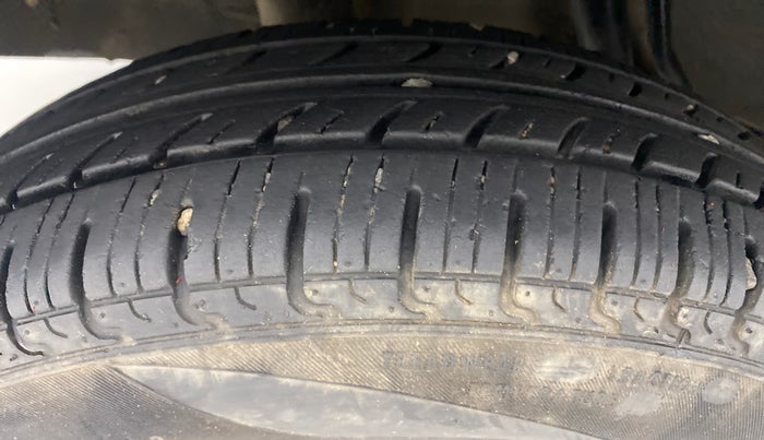 2019 Renault Kwid RXL, Petrol, Manual, 21,148 km, Right Rear Tyre Tread