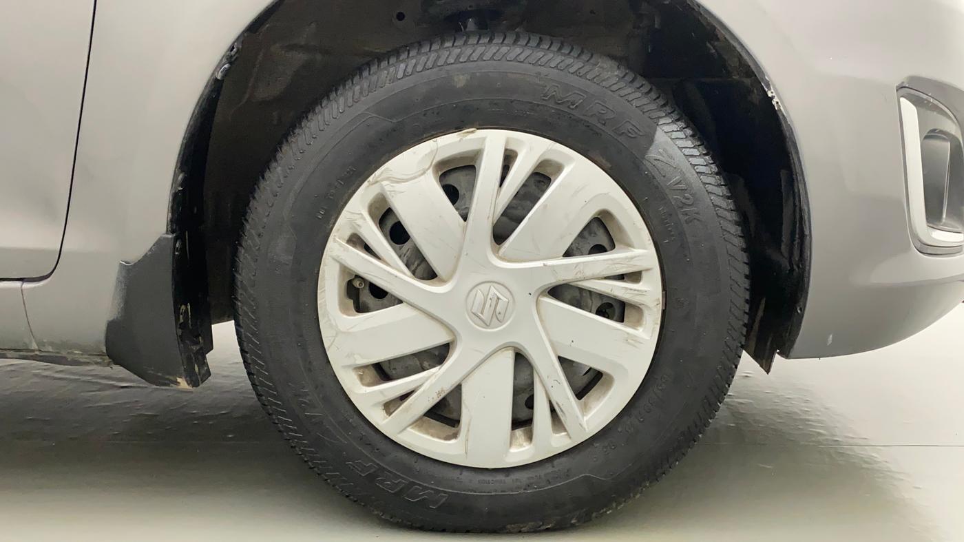 2015 Maruti Swift VXI, Petrol, Manual, 44,129 km, Right Front Wheel