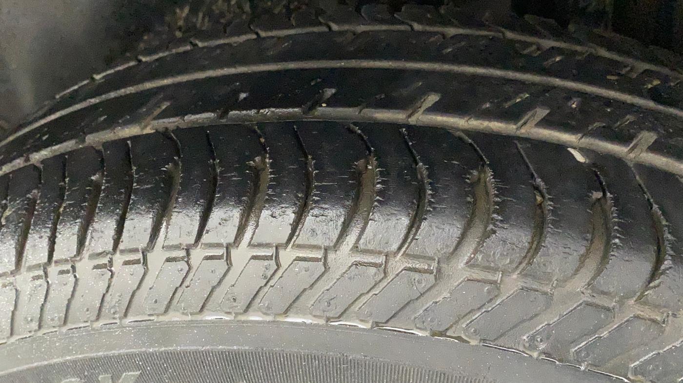 2015 Maruti Swift VXI, Petrol, Manual, 44,129 km, Left Rear Tyre Tread