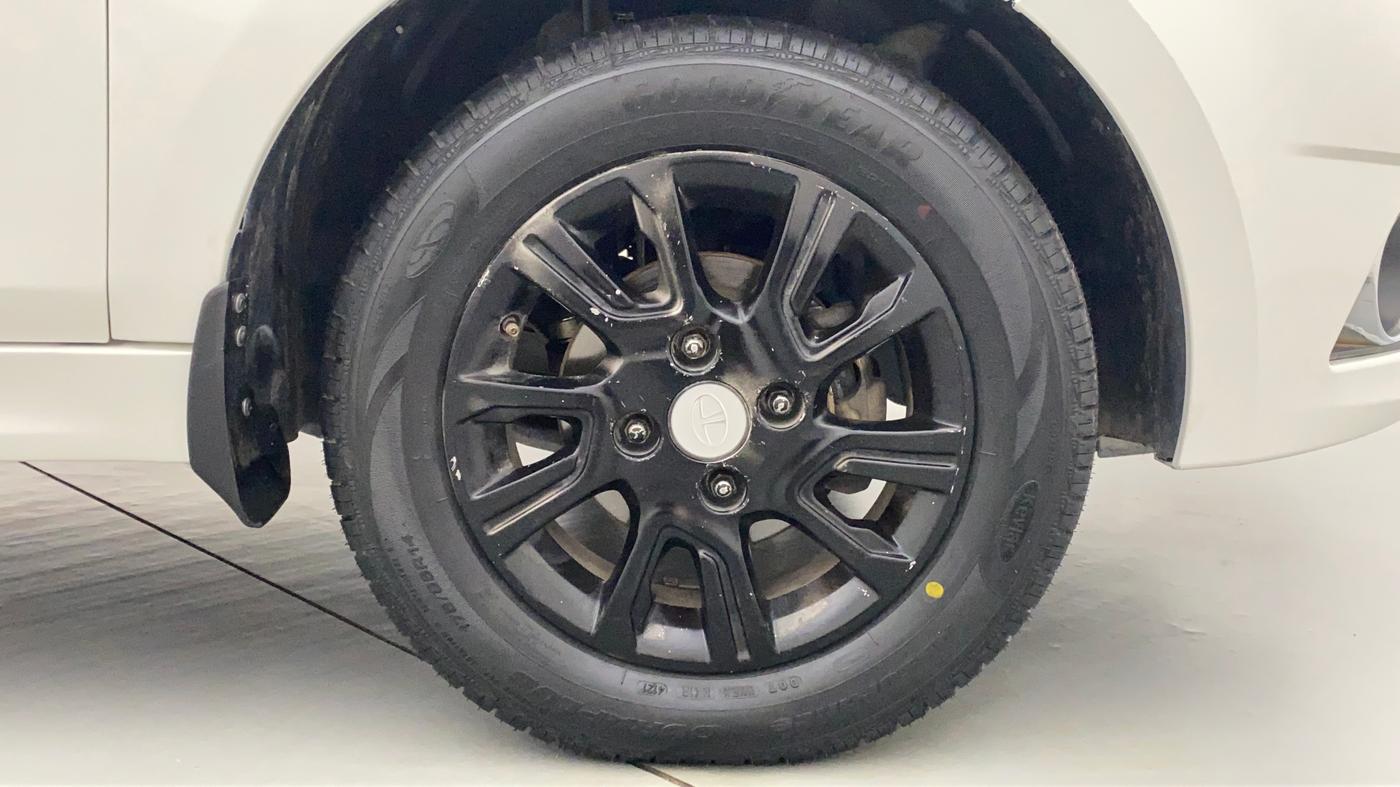 2017 Tata Tiago XZA 1.2 REVOTRON, Petrol, Automatic, 88,379 km, Right Front Tyre