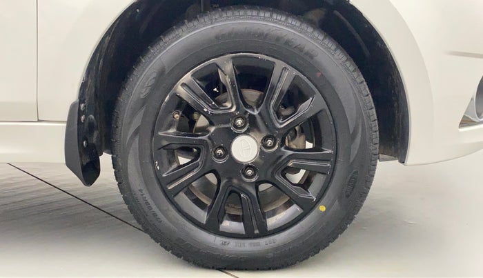 2017 Tata Tiago XZA 1.2 REVOTRON, Petrol, Automatic, 88,379 km, Right Front Tyre