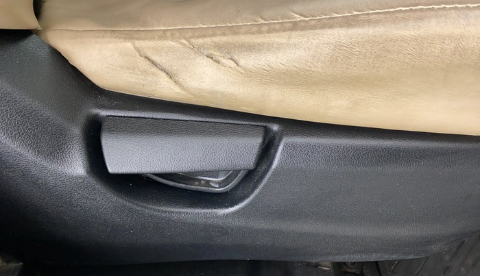 2019 Hyundai NEW SANTRO 1.1 SPORTZ MT CNG, CNG, Manual, 36,627 km, Driver Side Adjustment Panel