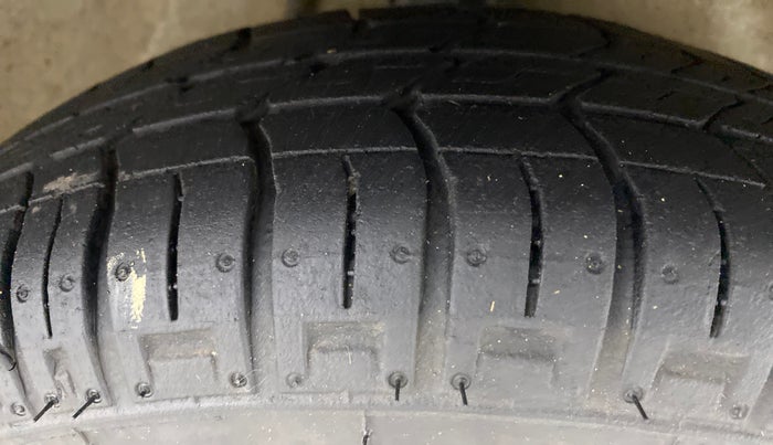2017 Maruti Alto 800 LXI, Petrol, Manual, 22,740 km, Right Front Tyre Tread