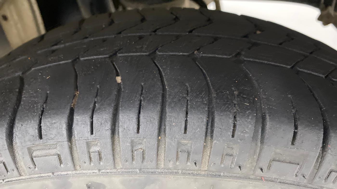 2017 Maruti Alto 800 LXI, Petrol, Manual, 22,740 km, Left Rear Tyre Tread
