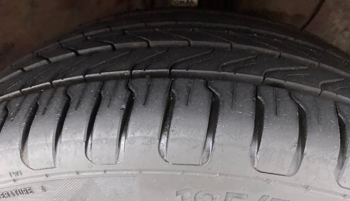 2014 Hyundai Elite i20 ASTA 1.2, Petrol, Manual, 71,257 km, Right Front Tyre Tread