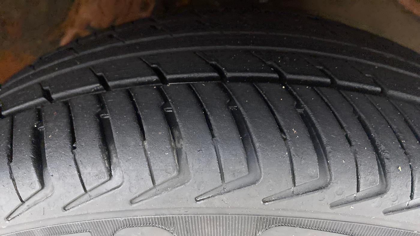 2018 Maruti Alto K10 VXI (O), Petrol, Manual, 40,632 km, Right Front Tyre Tread
