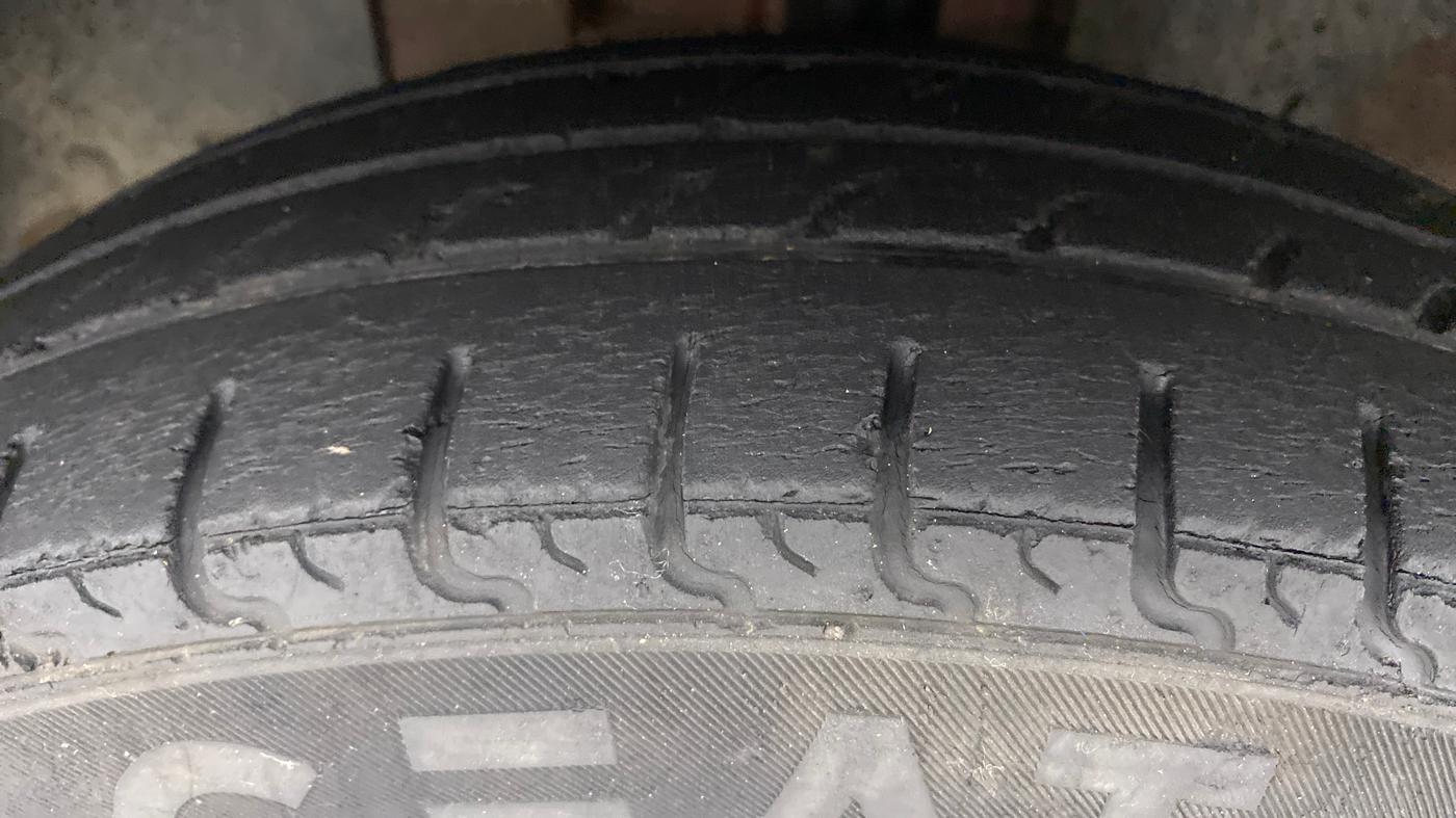 2016 Renault Kwid RXT, Petrol, Manual, 48,004 km, Left Front Tyre Tread