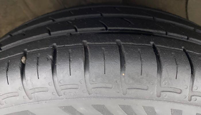 2020 Hyundai AURA S 1.2, Petrol, Manual, 92,154 km, Right Front Tyre Tread