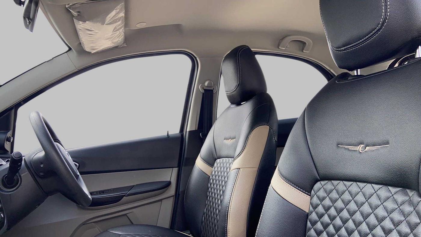 2018 Tata Tiago XZ 1.2 REVOTRON, Petrol, Manual, 29,964 km, Right Side Front Door Cabin