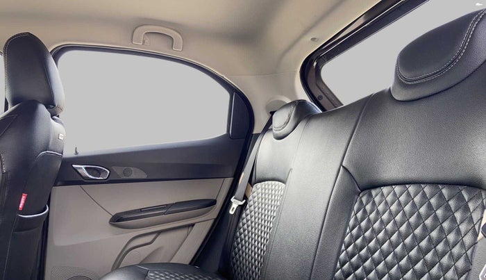 2018 Tata Tiago XZ 1.2 REVOTRON, Petrol, Manual, 29,964 km, Right Side Rear Door Cabin