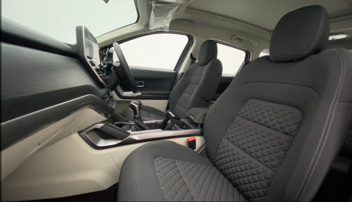 2022 Tata Safari XTA PLUS, Diesel, Automatic, 7,956 km, Right Side Front Door Cabin