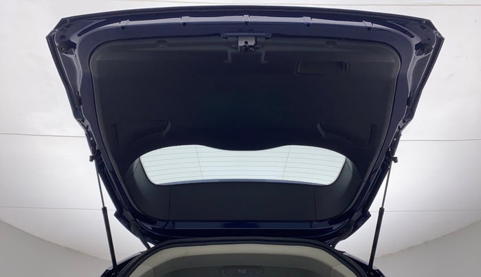 2022 Tata Safari XTA PLUS, Diesel, Automatic, 7,956 km, Boot Door Open