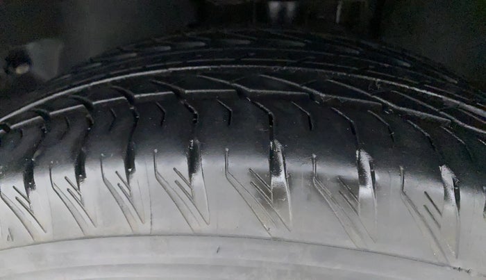 2022 Tata Safari XTA PLUS, Diesel, Automatic, 7,956 km, Left Front Tyre Tread