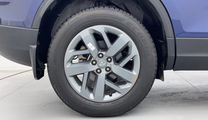2022 Tata Safari XTA PLUS, Diesel, Automatic, 7,956 km, Right Rear Wheel