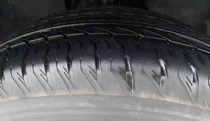2022 Tata Safari XTA PLUS, Diesel, Automatic, 7,956 km, Right Front Tyre Tread