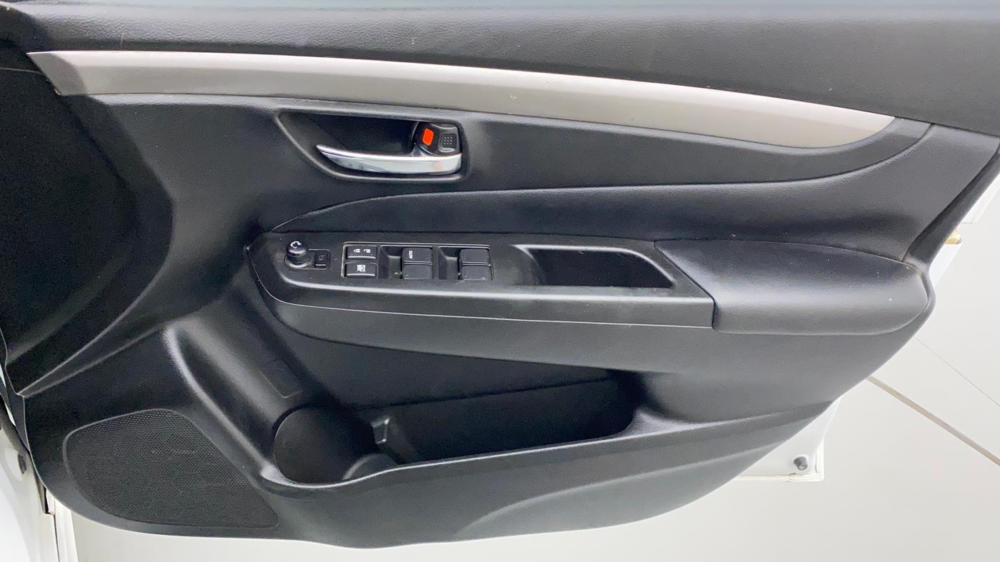 2017 Maruti Ciaz S 1.4 MT PETROL, Petrol, Manual, 24,624 km, Driver Side Door Panels Control