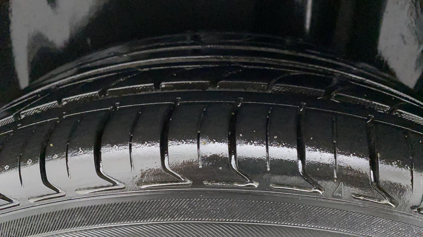 2017 Maruti Ciaz S 1.4 MT PETROL, Petrol, Manual, 24,624 km, Left Rear Tyre Tread