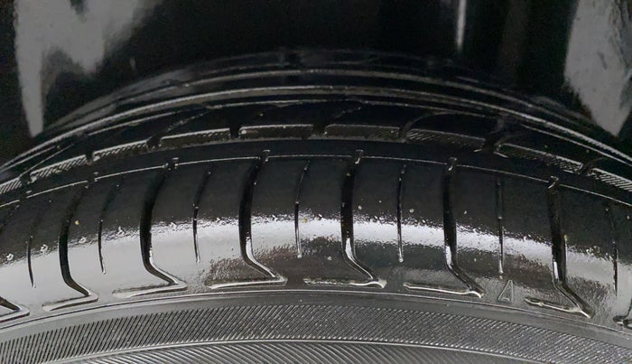 2017 Maruti Ciaz S 1.4 MT PETROL, Petrol, Manual, 24,624 km, Left Rear Tyre Tread