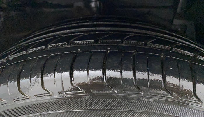 2017 Maruti Ciaz S 1.4 MT PETROL, Petrol, Manual, 24,624 km, Right Front Tyre Tread