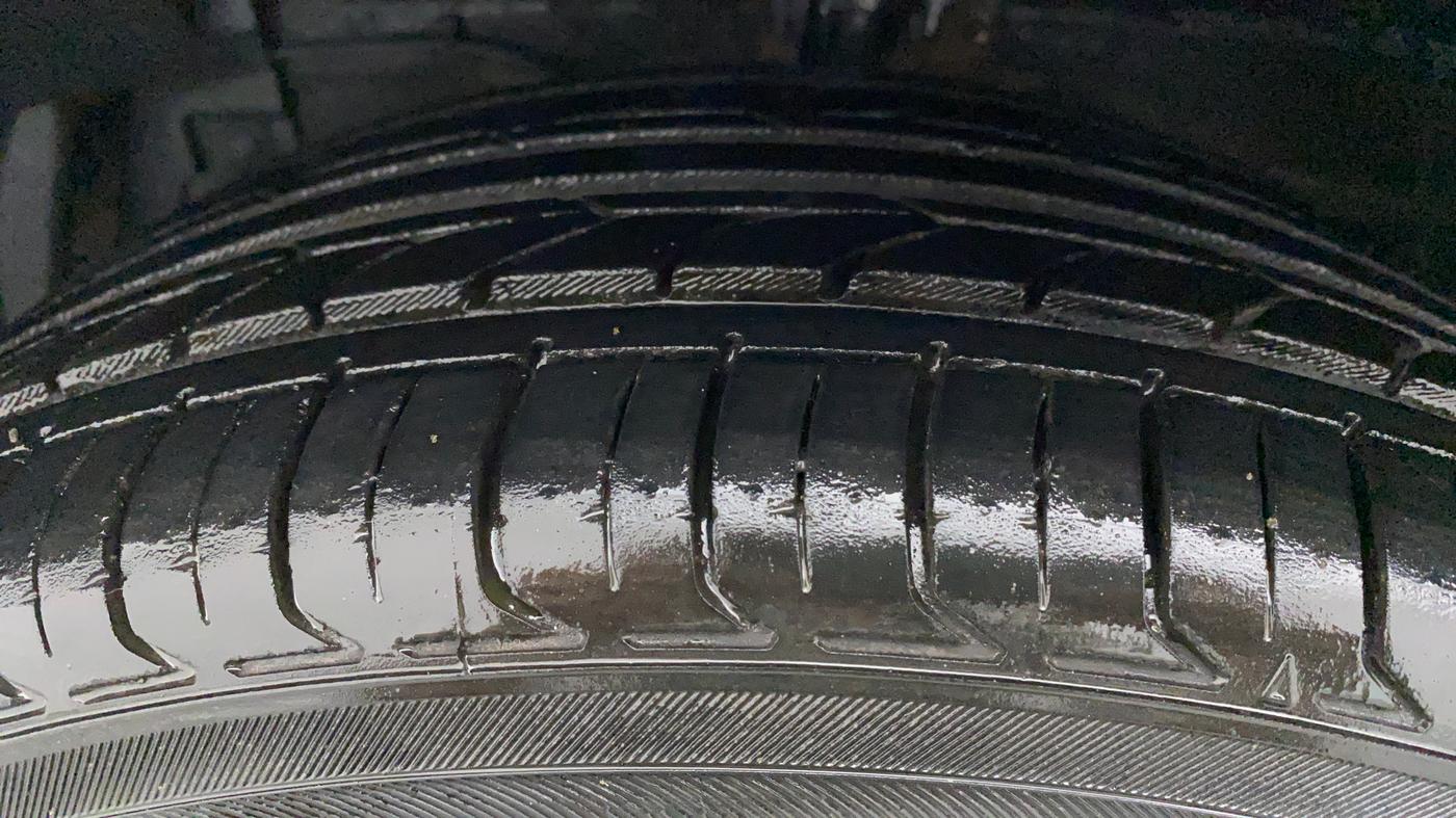 2017 Maruti Ciaz S 1.4 MT PETROL, Petrol, Manual, 24,624 km, Left Front Tyre Tread
